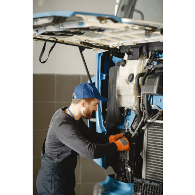 Servis nákladních vozidel a náhradní díly (EN)