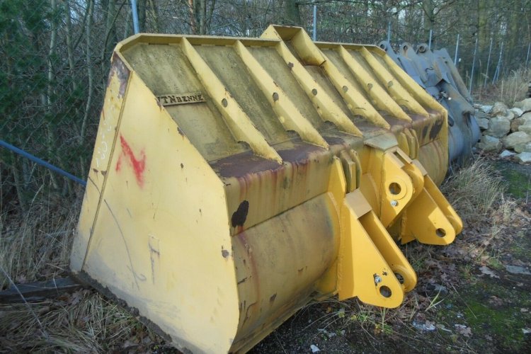 VOLVO 120L - Lžíce 3,8m3