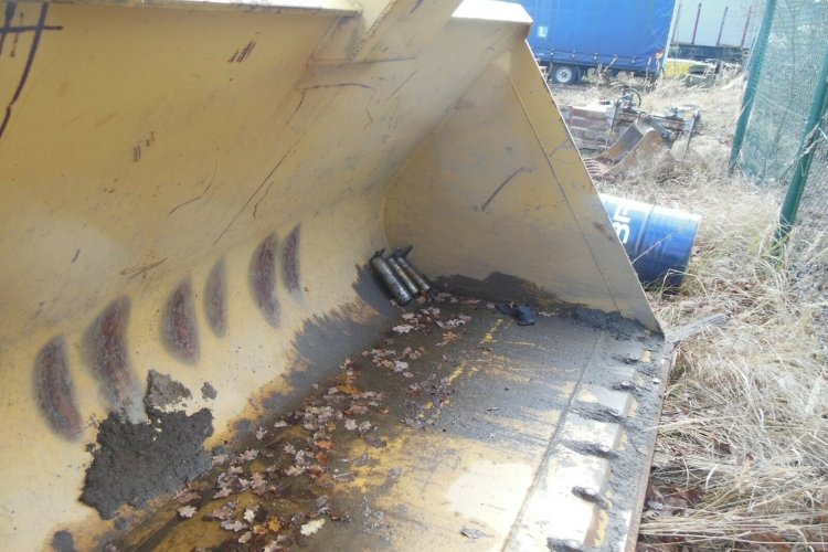 VOLVO 120L - Lžíce 3,8m3