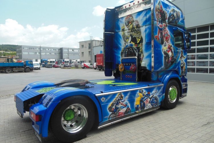 SCANIA R520, V8, TOP STAV!!