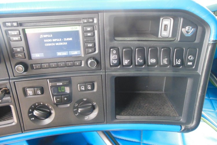 SCANIA R520, V8, TOP STAV!!