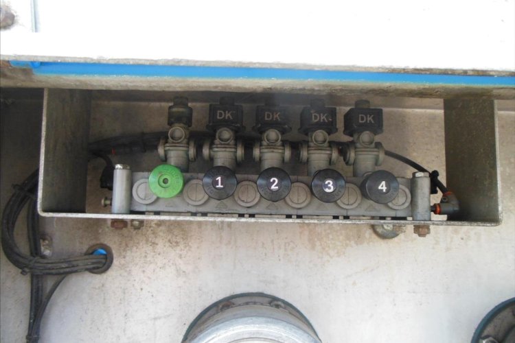 Willig-Haller, 24.589 l, 4 komory návěs pro nákladní přepravu