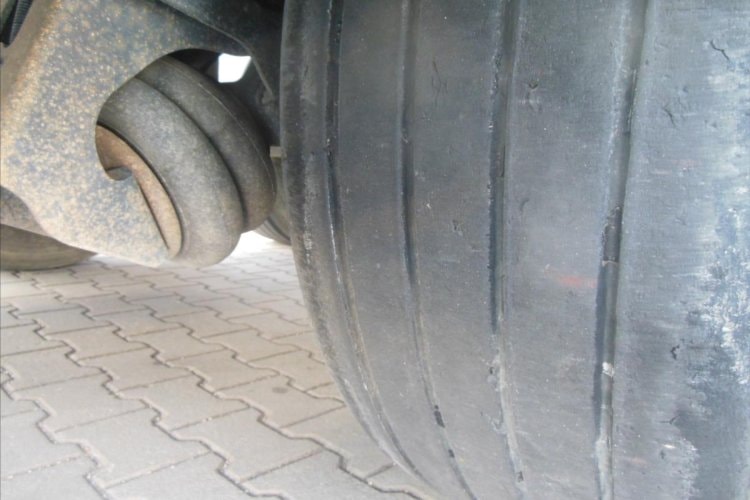 Schmitz SKI 24, 51m3, Nápravy 9t