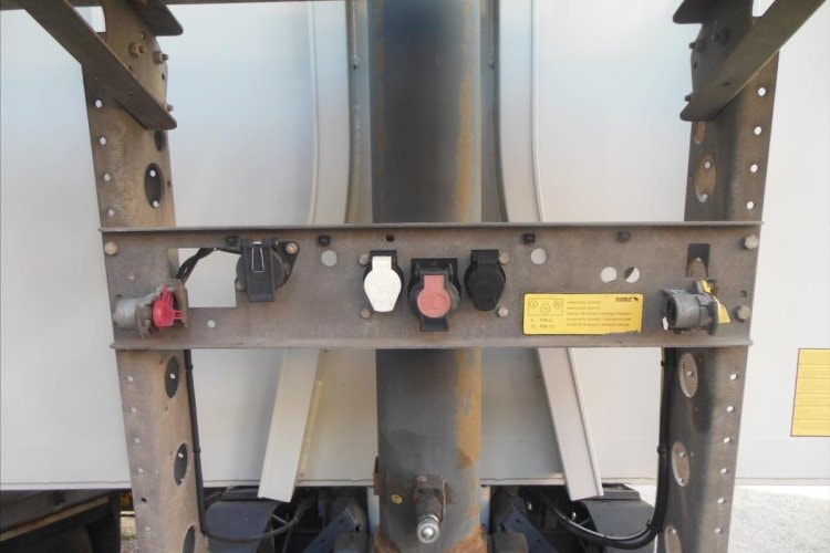 Schmitz SKI 24, 51m3, Nápravy 9t