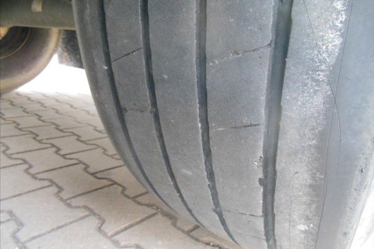 Schmitz SKI 24, 51m3, Nápravy 9t