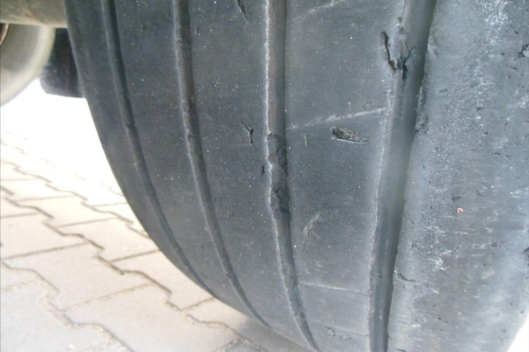 Schmitz SKI 24, 51m3, Nápravy 9t