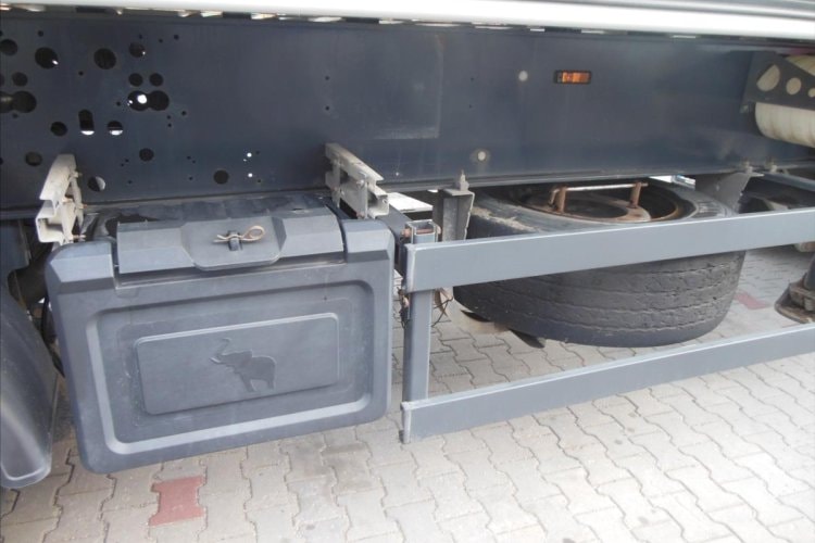 Schmitz SKI 24, 51m3, Nápravy 9t