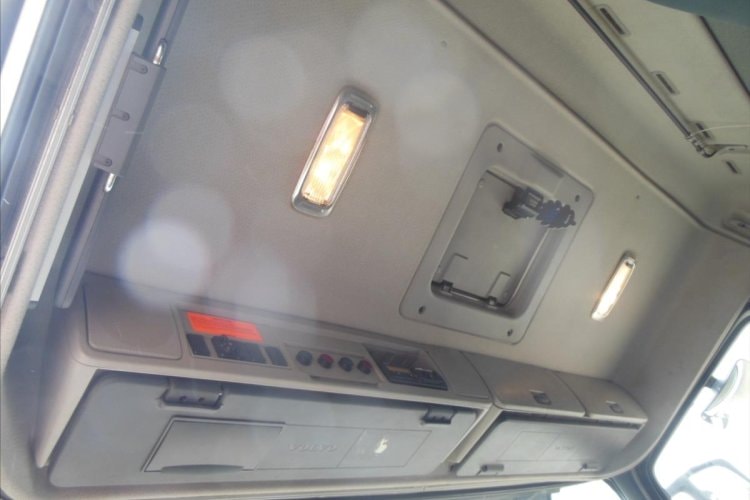 Volvo FM 410, 6x2, sklápěč S3, Hiab 211