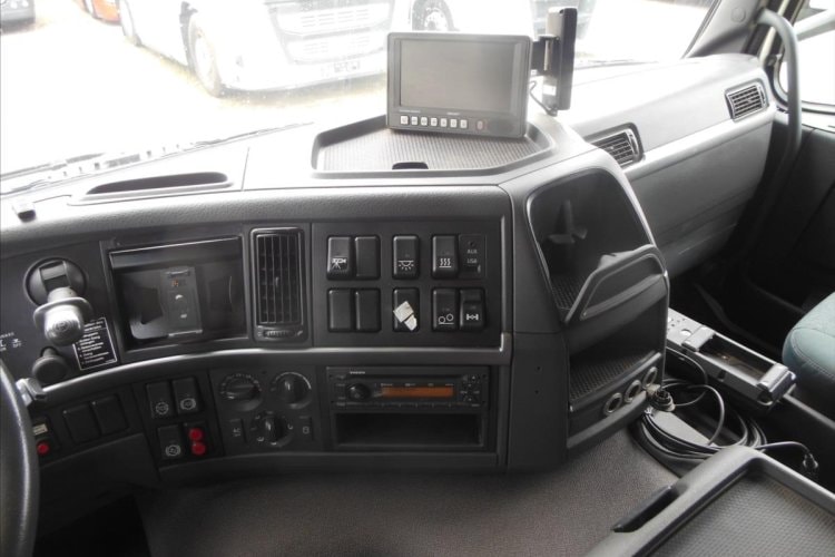 Volvo FM 410, 6x2, sklápěč S3, Hiab 211