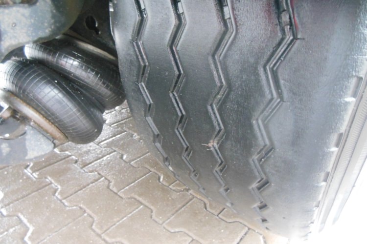 Schwarzmüller SPA 3/E, SAF, 2x zvedací náprava