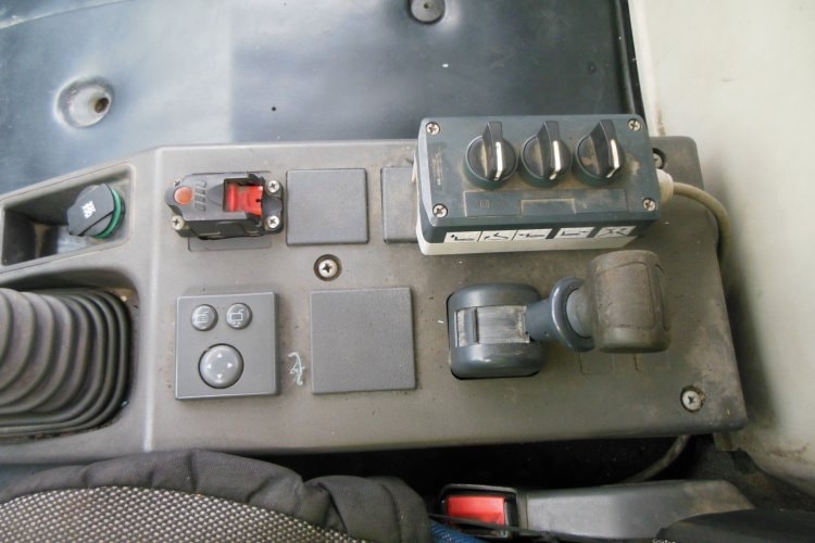 Iveco EuroCargo 120E21, hákový nosič kontejnerů