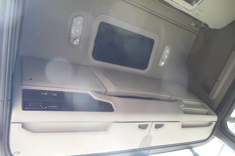 Scania S500 LowDeck, Nezávislá klima, Retarder