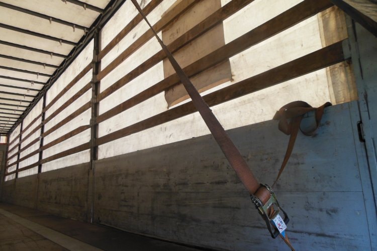 Schwarzmüller SPA 3/E, SAF, Bočnice, Shrnovačka, Zvedací náprava