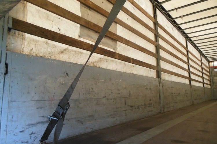 Schwarzmüller SPA 3/E, SAF, Bočnice, Shrnovačka, Zvedací náprava