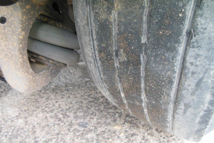 Schwarzmüller SPA 3/E, SAF, Bočnice, Shrnovačka, Zvedací náprava