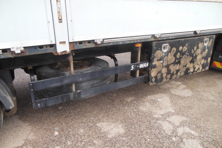 Schwarzmüller SPA 3/E, SAF, Bočnice, Shrnovačka, Zvedací náprava