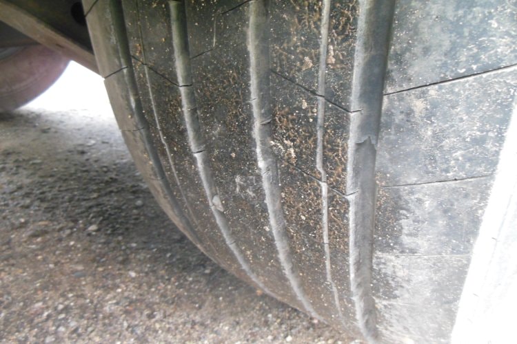 Schwarzmüller SPA 3/E, SAF, Bočnice, Shrnovačka, Zvedací náprava