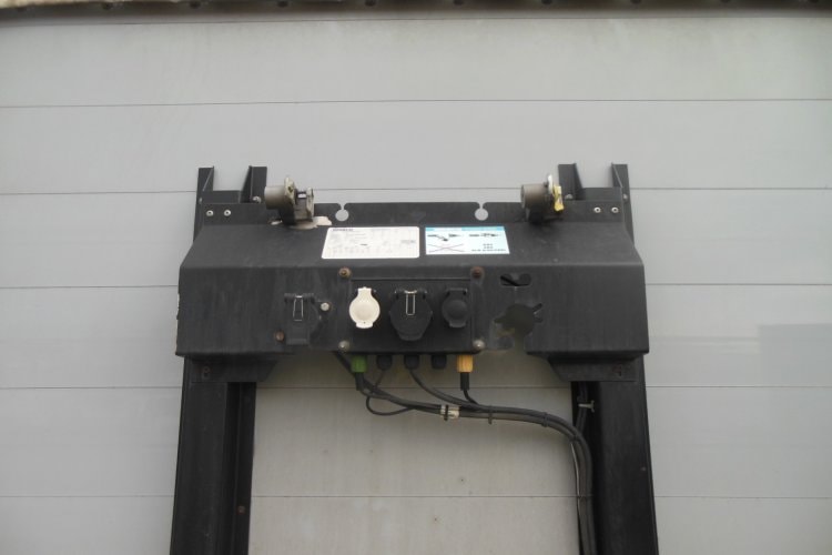 Schwarzmüller SPA 3/E, SAF, Bočnice, Shrnovačka, Zvedací náprava