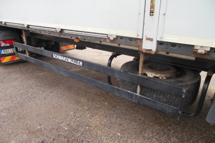 Schwarzmüller SPA 3/E, SAF, Bočnice, Shrnovačka, Zvedací náprava