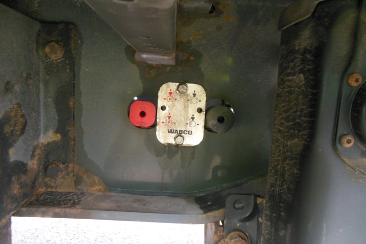 Schwarzmüller SPA 3/E, SAF, Bočnice, Shrnovačka, Zvedací náprava