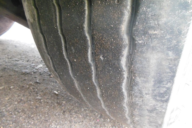 Schwarzmüller SPA 3/E, SAF, Bočnice, Shrnovačka, Zvedací náprava