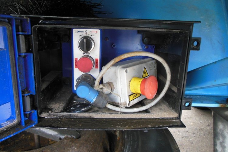 BODEX KIS 3F, Zvedací náprava, Nápravy 9t, Levá strana vrata