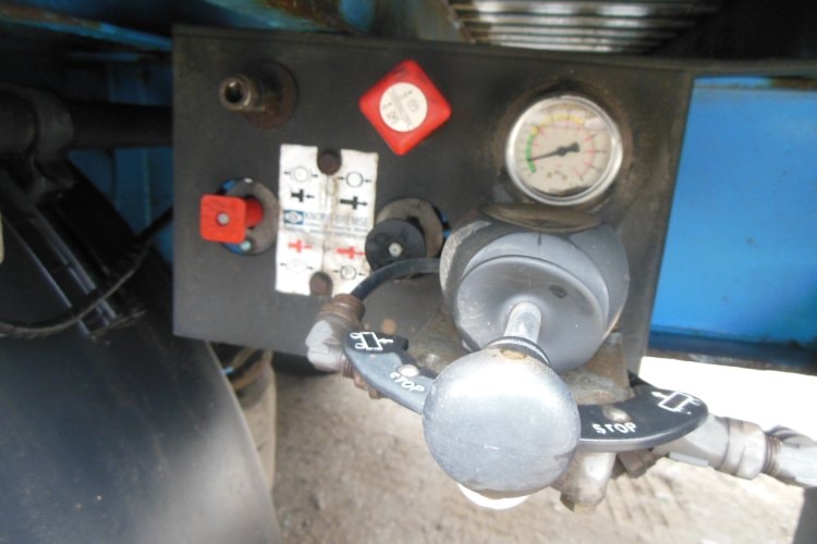 BODEX KIS 3F, Zvedací náprava, Nápravy 9t, Levá strana vrata