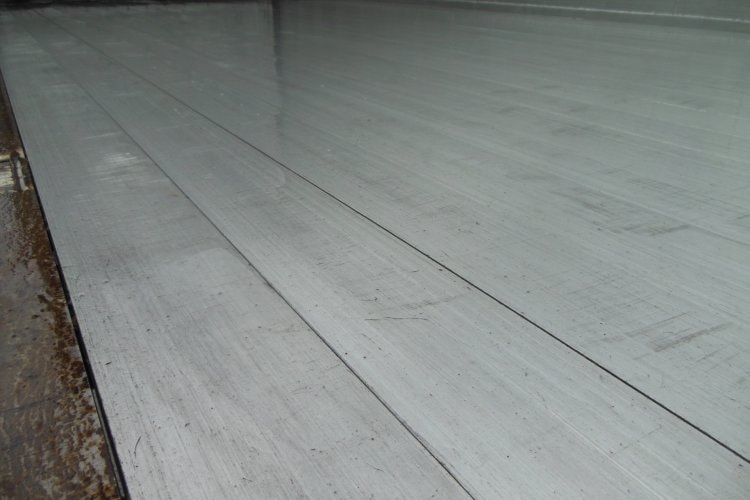 BODEX KIS 3F, Zvedací náprava, Nápravy 9t, Levá strana vrata