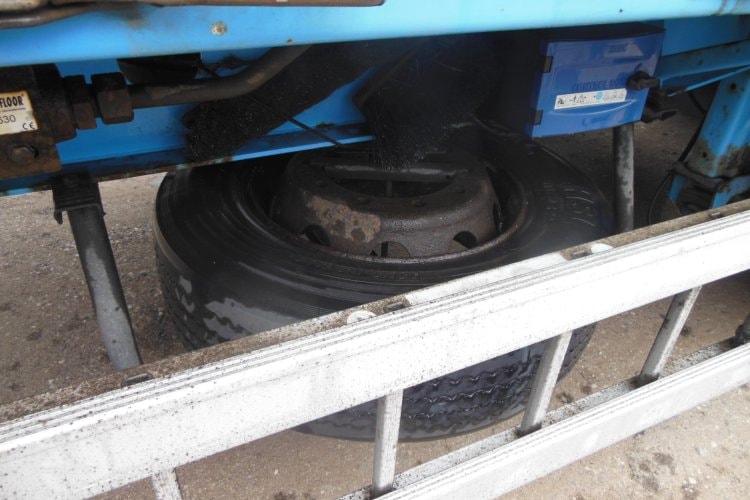 BODEX KIS 3F, Zvedací náprava, Nápravy 9t, Levá strana vrata