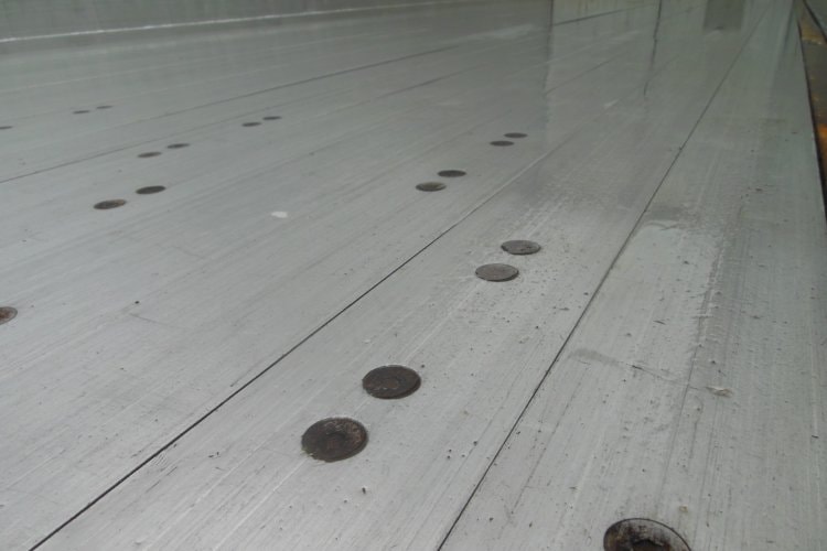 BODEX KIS 3F, Zvedací náprava, Nápravy 9t, Levá strana vrata