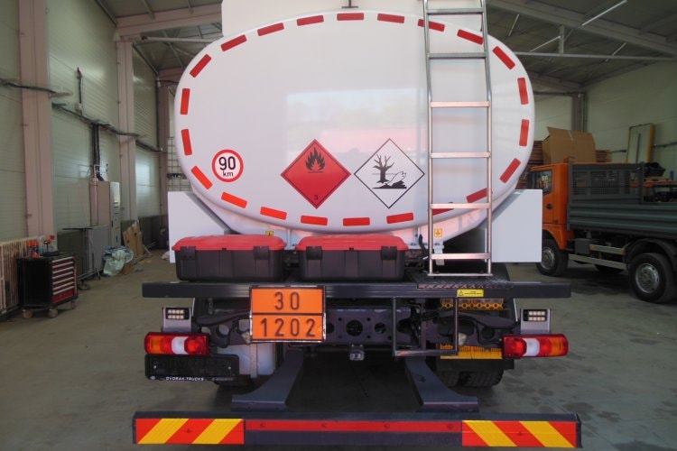 Mercedes Benz 1832 Arocs, ADR, Cisterna pro přepravu nafty + AD Blue