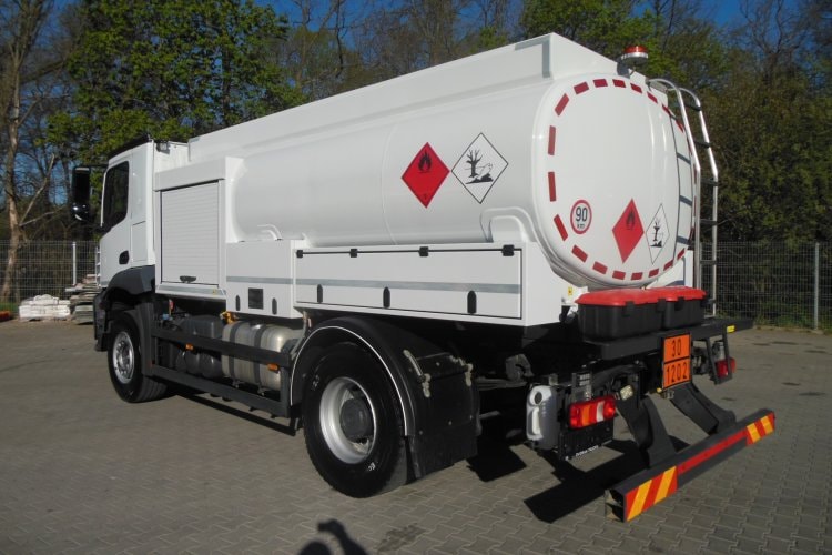 Mercedes Benz 1832 Arocs, ADR, Cisterna pro přepravu nafty + AD Blue