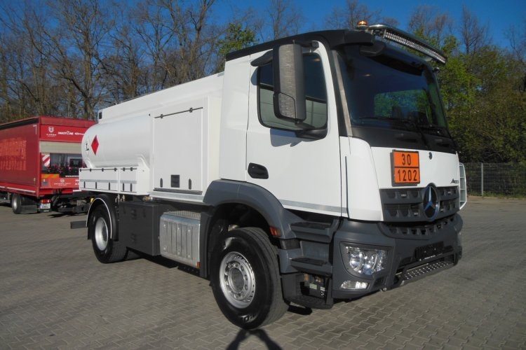 Mercedes Benz 1832 Arocs, ADR, Cisterna pro přepravu nafty + AD Blue
