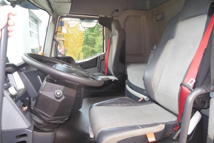 Renault T460, Skříň na transport oblečení