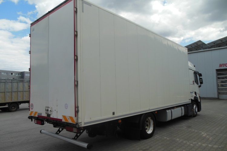 Renault T460, Skříň na transport oblečení