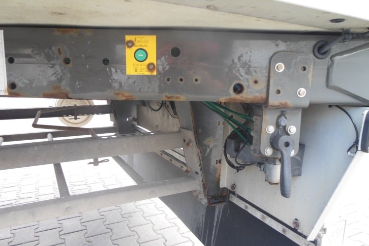 Lamberet LVFS 3, Carrier Vector 1350, SAF, Zvedací náprava