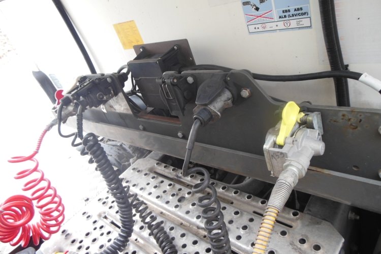 Lamberet LVFS 3, Carrier Vector 1350, SAF, Zvedací náprava