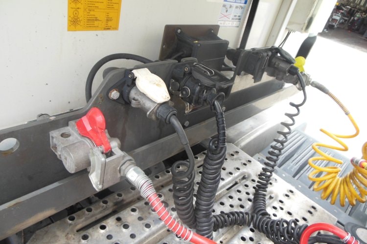 Lamberet LVFS 3, Carrier Vector 1350, SAF, Zvedací náprava