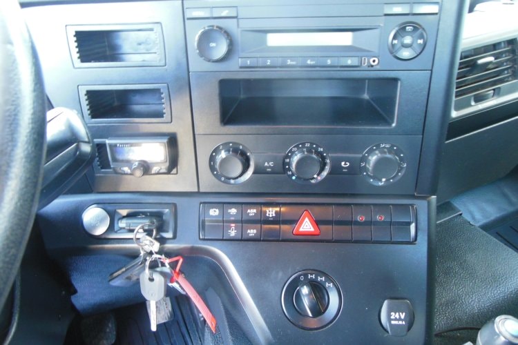 Mercedes Benz Arocs 1832, 4x4, Hákový nosič kontejnerů Palfinger T15A