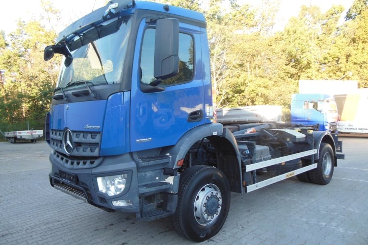 Mercedes Benz Arocs 1832, 4x4, Hákový nosič kontejnerů Palfinger T15A
