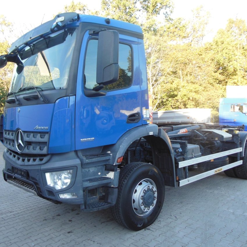 Mercedes Benz Arocs 1832, 4x4, Hákový nosič kontejnerů Palfinger T15A
